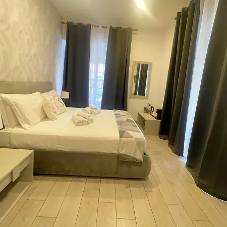 Bovio Square Xiv 3*