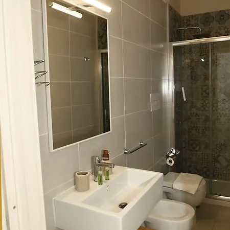 Bovio Square Xiv 3*