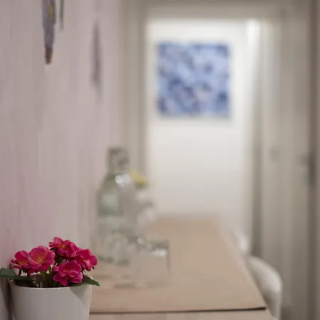 Bovio Square Xiv 4* Napels