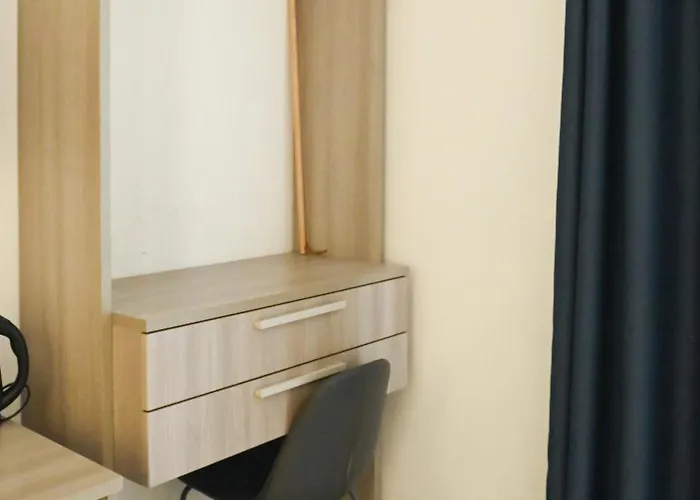 Bovio Square Xiv 4*