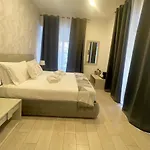 Bovio Square Xiv 3*