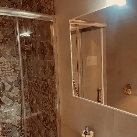 בית הארחה Bovio Square Xiv 3*